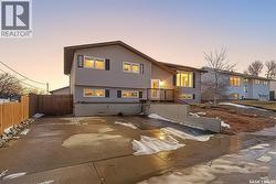 941 14th AVENUE SW  Moose Jaw, SK S6H 7R7