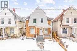 715 AYLMER AVENUE  Windsor, ON N9A 1V2