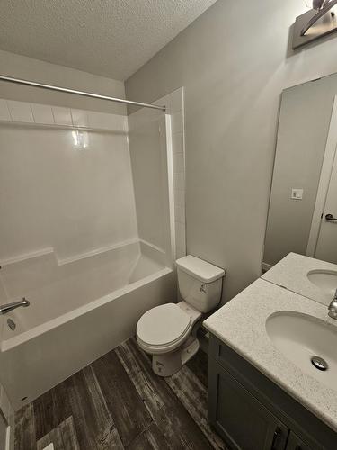 8069-8073  Cedric Mah Rd, Edmonton, AB - Indoor Photo Showing Bathroom