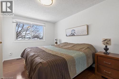 82 San Remo Drive, Hamilton, ON - Indoor Photo Showing Bedroom