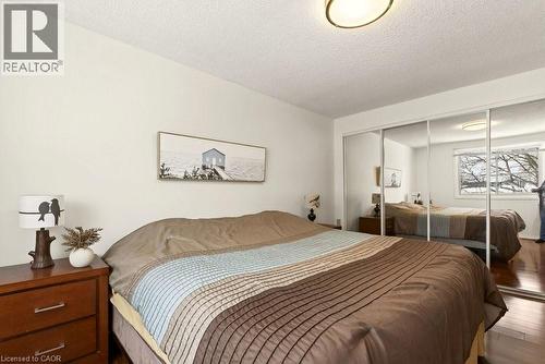 82 San Remo Drive, Hamilton, ON - Indoor Photo Showing Bedroom