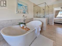Ensuite Bathroom - 