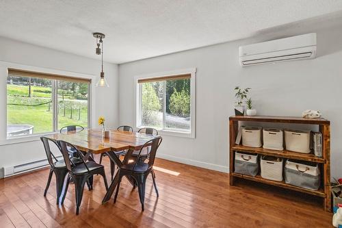 4421 3A Highway, Wynndel, BC - Indoor Photo Showing Dining Room