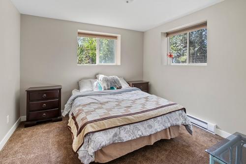 4421 3A Highway, Wynndel, BC - Indoor Photo Showing Bedroom