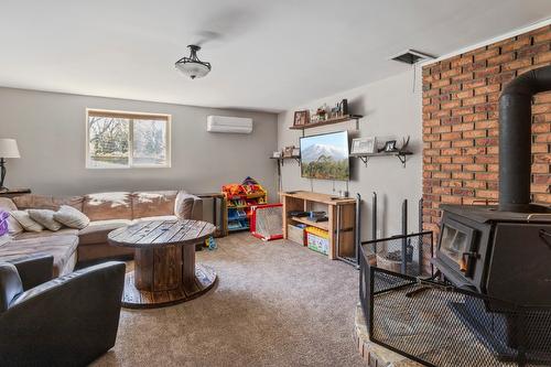 4421 3A Highway, Wynndel, BC - Indoor Photo Showing Other Room