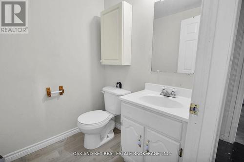 330 Fleming Drive, London East (East D), ON - Indoor Photo Showing Bathroom