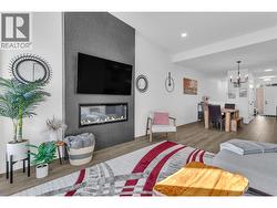 Great space for entertaining & lounging - 