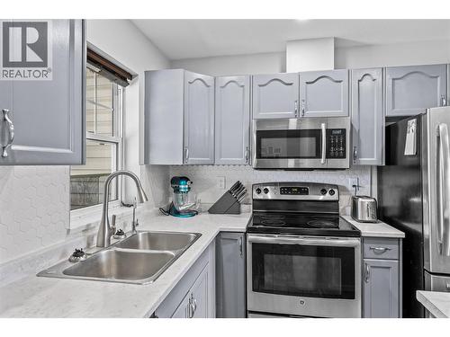 2395 Pleasant Valley Road Unit# 14, Armstrong, BC - Indoor Photo Showing Kitchen With Double Sink