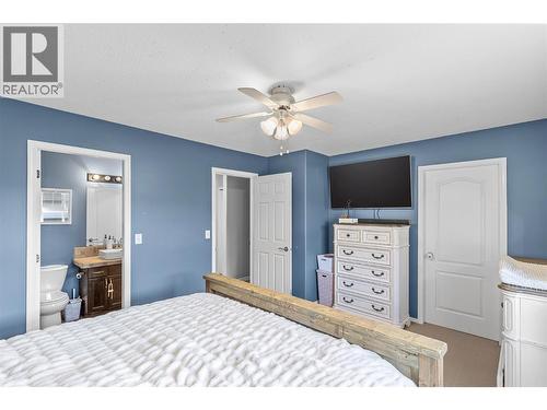 2395 Pleasant Valley Road Unit# 14, Armstrong, BC - Indoor Photo Showing Bedroom