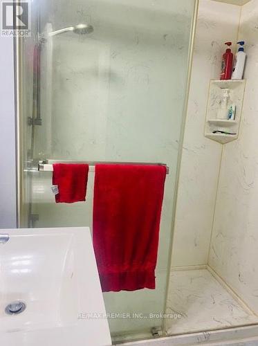 2462 Rundle Road, Clarington, ON - Indoor Photo Showing Bathroom