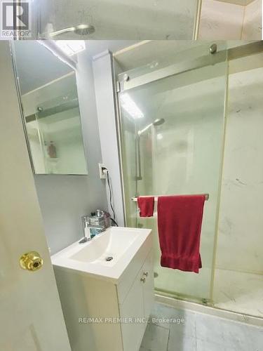 2462 Rundle Road, Clarington, ON - Indoor Photo Showing Bathroom