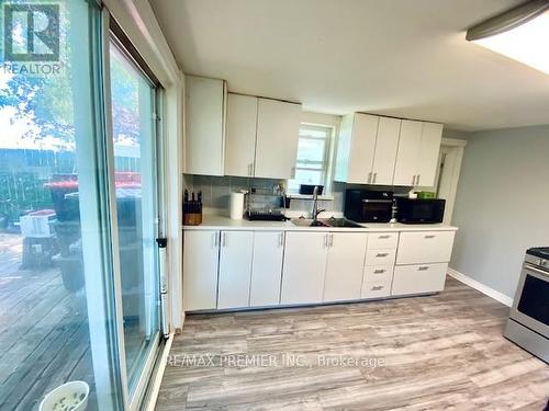 2462 Rundle Road, Clarington, ON - Indoor Photo Showing Kitchen
