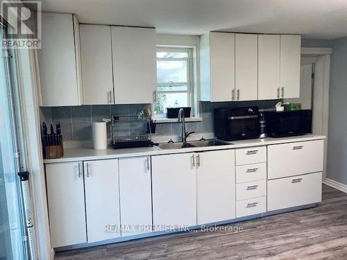 2462 Rundle Road, Clarington, ON - Indoor Photo Showing Kitchen