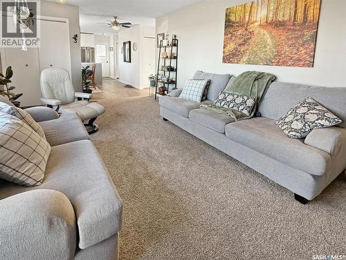 132 Haw Place, Swift Current, SK - Indoor Photo Showing Living Room