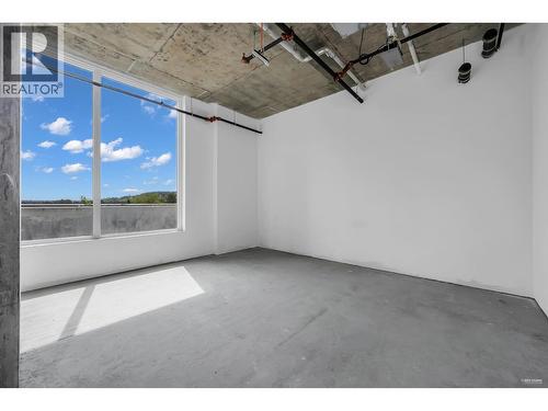 405 2992 Glen Drive, Coquitlam, BC 