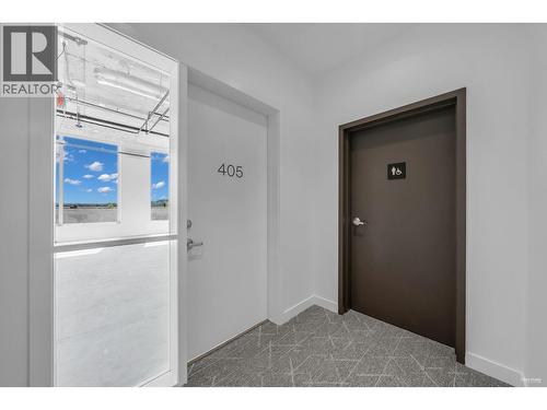 405 2992 Glen Drive, Coquitlam, BC 