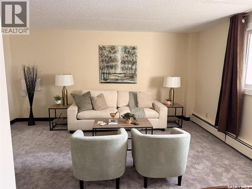 12 35 Centennial Street, Regina, SK - Indoor Photo Showing Living Room
