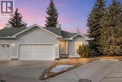 84 Deer Ridge Close SE  Calgary, AB T2J 7C2