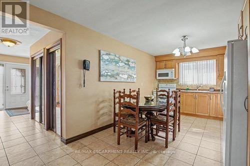 18 Ridley Drive, Hamilton, ON - Indoor Photo Showing Dining Room