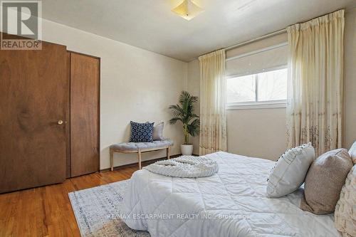 18 Ridley Drive, Hamilton, ON - Indoor Photo Showing Bedroom