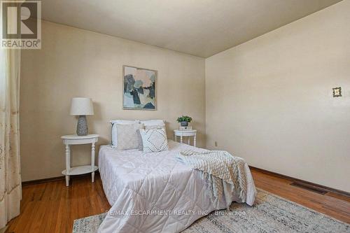18 Ridley Drive, Hamilton, ON - Indoor Photo Showing Bedroom