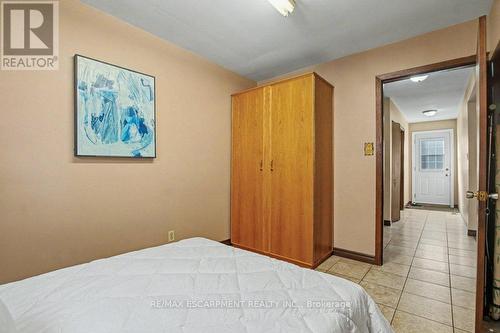 18 Ridley Drive, Hamilton, ON - Indoor Photo Showing Bedroom