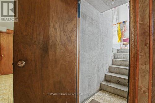 18 Ridley Drive, Hamilton, ON - Indoor Photo Showing Other Room