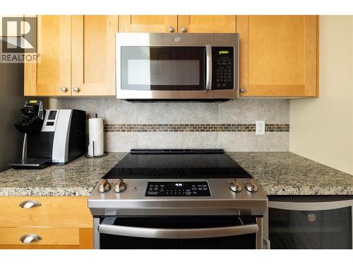 Recently updated appliances. - 4205 Gellatly Road Unit# 416, West Kelowna, BC - Indoor Photo Showing Kitchen