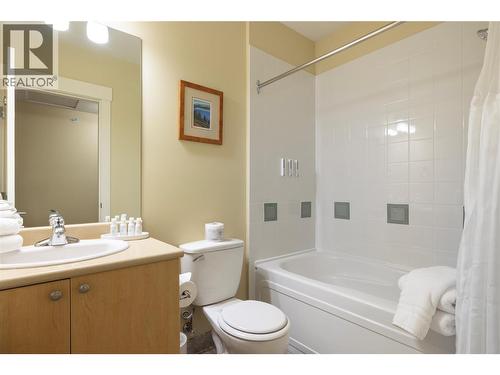 Secondary Private Bath. - 4205 Gellatly Road Unit# 416, West Kelowna, BC - Indoor Photo Showing Bathroom