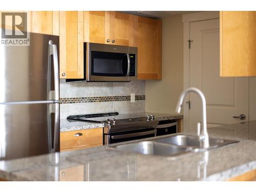 Recently updated appliances. - 4205 Gellatly Road Unit# 416, West Kelowna, BC - Indoor Photo Showing Kitchen With Double Sink With Upgraded Kitchen