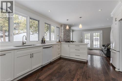 15 Ireson Road, Burlington, ON - Indoor Photo Showing Kitchen With Upgraded Kitchen