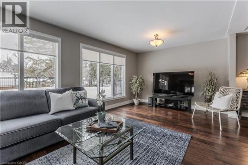 15 Ireson Road, Burlington, ON - Indoor Photo Showing Living Room