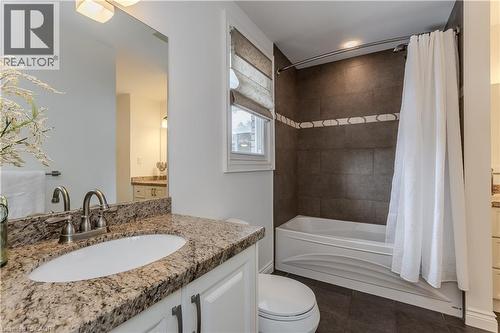 15 Ireson Road, Burlington, ON - Indoor Photo Showing Bathroom
