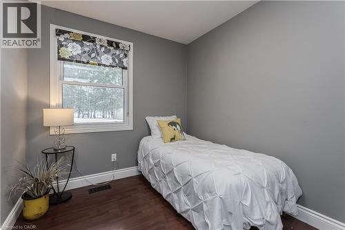 15 Ireson Road, Burlington, ON - Indoor Photo Showing Bedroom