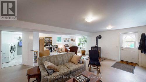 600417 Sideroad 50, Chatsworth, ON - Indoor Photo Showing Living Room