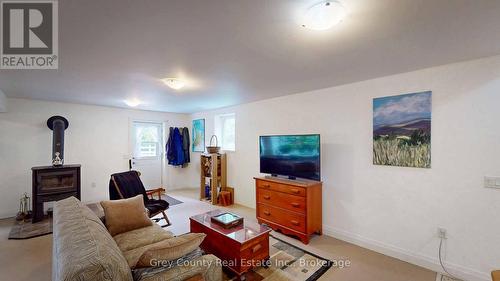 600417 Sideroad 50, Chatsworth, ON - Indoor Photo Showing Living Room