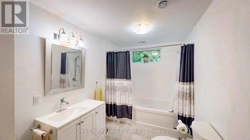 600417 Sideroad 50, Chatsworth, ON - Indoor Photo Showing Bathroom