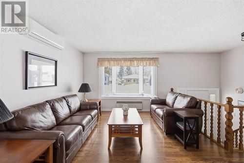 22 Taskar Dr, Sault Ste. Marie, ON - Indoor Photo Showing Living Room