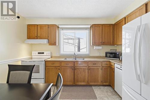 22 Taskar Dr, Sault Ste. Marie, ON - Indoor Photo Showing Kitchen With Double Sink