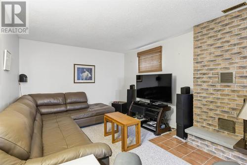 22 Taskar Dr, Sault Ste. Marie, ON - Indoor Photo Showing Living Room