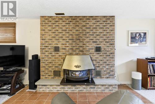 22 Taskar Dr, Sault Ste. Marie, ON - Indoor With Fireplace