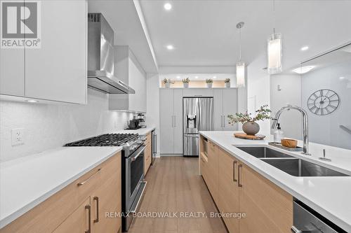 255 Avondale Avenue, Ottawa, ON - Indoor Photo Showing Kitchen With Double Sink With Upgraded Kitchen