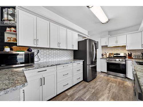 1886 Valleyview Drive, Kamloops, BC - Indoor Photo Showing Kitchen
