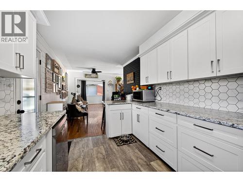 1886 Valleyview Drive, Kamloops, BC - Indoor Photo Showing Kitchen With Upgraded Kitchen