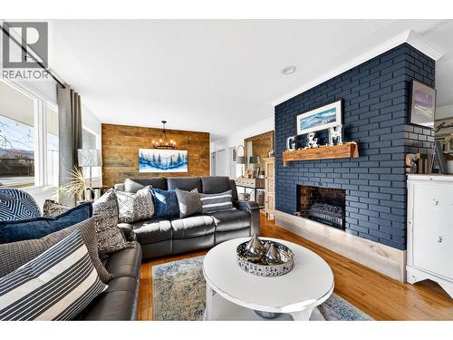 1886 Valleyview Drive, Kamloops, BC - Indoor Photo Showing Living Room With Fireplace