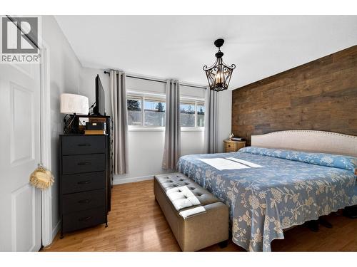 1886 Valleyview Drive, Kamloops, BC - Indoor Photo Showing Bedroom