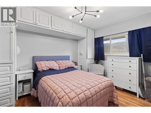 1886 Valleyview Drive, Kamloops, BC - Indoor Photo Showing Bedroom