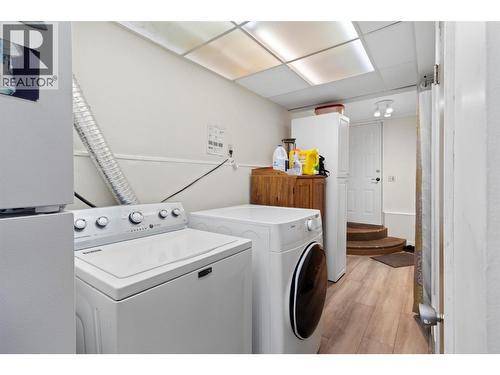1886 Valleyview Drive, Kamloops, BC - Indoor Photo Showing Laundry Room