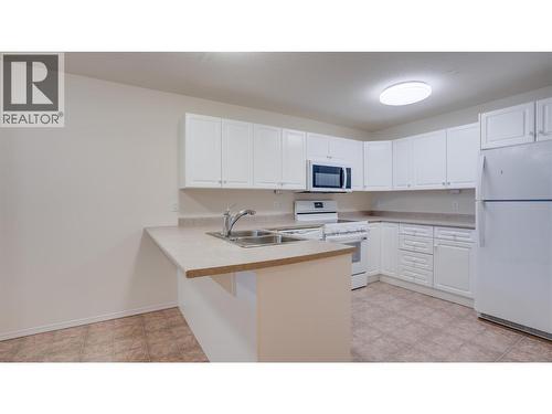 555 Houghton Road Unit# 115, Kelowna, BC - Indoor Photo Showing Kitchen With Double Sink