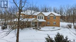 86 RIDGE ROAD E  Grimsby, ON L3M 4E7